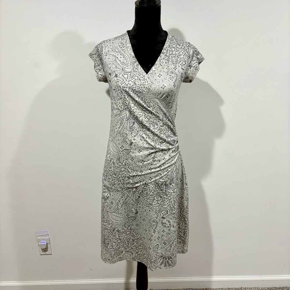 Athleta Gray and Cream Midi Dress
